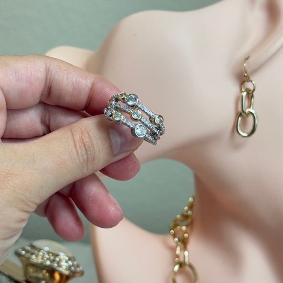 Elegant Silver and Gold Multi-Stone Ring - Picture 11 of 13